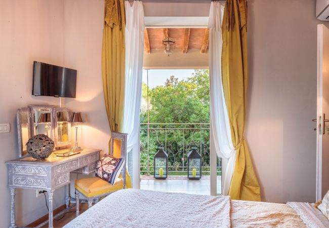 Вилла на Montecarlo - VILLA GIANNA, the Secret Interior Designer's Private Retreat with Pool Вилла на Montecarlo - VILLA GIANNA, the Secret Interior Designer's Private Retreat with Pool