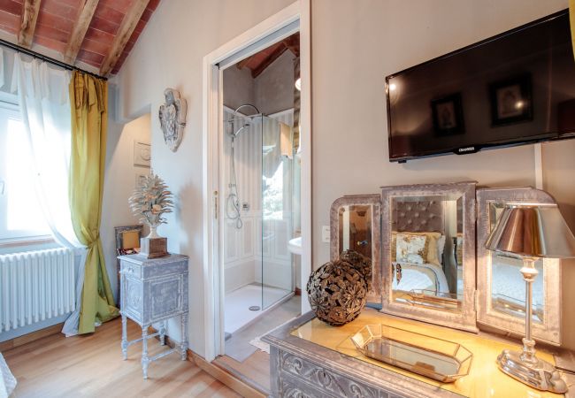 Вилла на Montecarlo - VILLA GIANNA, the Secret Interior Designer's Private Retreat with Pool Вилла на Montecarlo - VILLA GIANNA, the Secret Interior Designer's Private Retreat with Pool