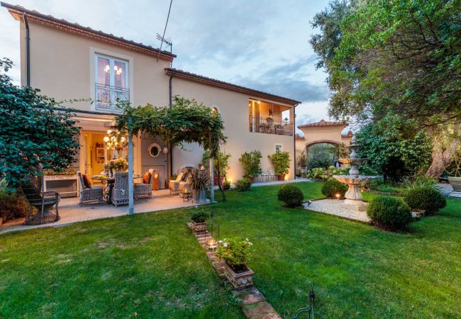 Вилла на Montecarlo - VILLA GIANNA, the Secret Interior Designer's Private Retreat with Pool Вилла на Montecarlo - VILLA GIANNA, the Secret Interior Designer's Private Retreat with Pool