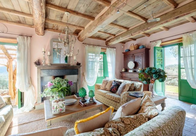 Вилла на Lucca - Villa Gufo The Place to Be. Panoramic Private Pool with a Lucca View and Private Tennis Court Вилла на Lucca - Villa Gufo The Place to Be. Panoramic Private Pool with a Lucca View and Private Tennis Court