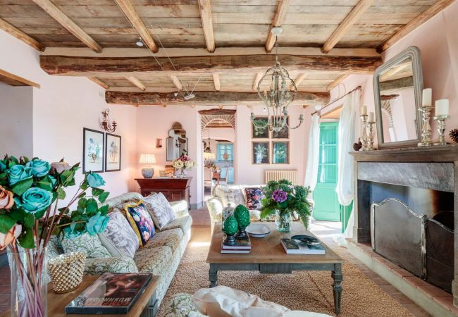 Вилла на Lucca - Villa Gufo The Place to Be. Panoramic Private Pool with a Lucca View and Private Tennis Court Вилла на Lucca - Villa Gufo The Place to Be. Panoramic Private Pool with a Lucca View and Private Tennis Court