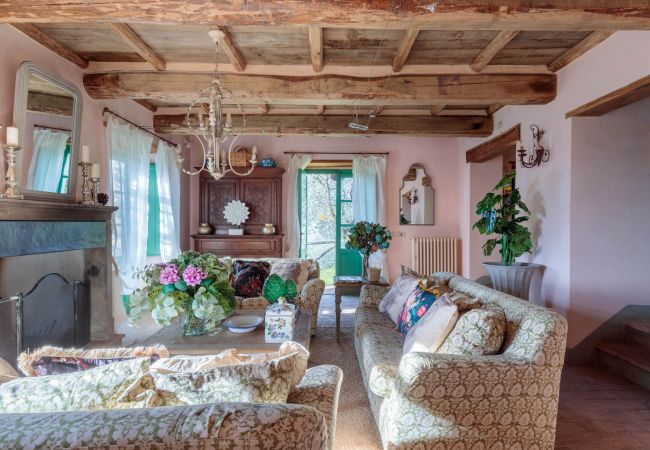 Вилла на Lucca - Villa Gufo The Place to Be. Panoramic Private Pool with a Lucca View and Private Tennis Court Вилла на Lucca - Villa Gufo The Place to Be. Panoramic Private Pool with a Lucca View and Private Tennis Court