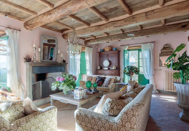 Вилла на Lucca - Villa Gufo The Place to Be. Panoramic Private Pool with a Lucca View and Private Tennis Court Вилла на Lucca - Villa Gufo The Place to Be. Panoramic Private Pool with a Lucca View and Private Tennis Court