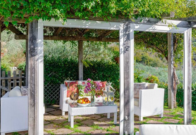 Вилла на Lucca - Villa Gufo The Place to Be. Panoramic Private Pool with a Lucca View and Private Tennis Court Вилла на Lucca - Villa Gufo The Place to Be. Panoramic Private Pool with a Lucca View and Private Tennis Court