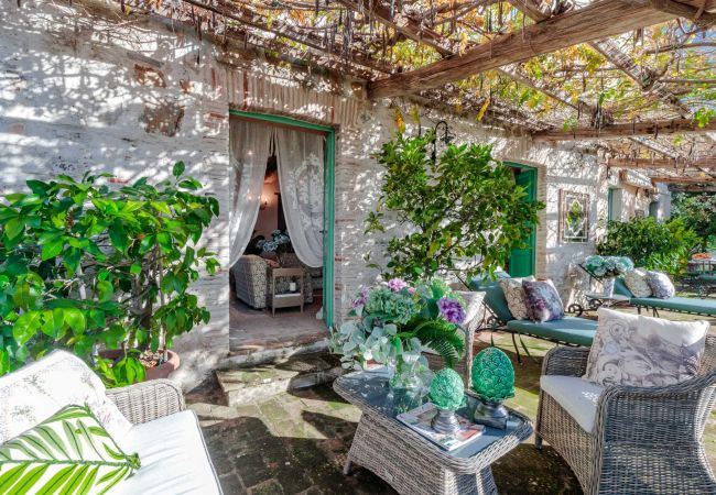 Вилла на Lucca - Villa Gufo The Place to Be. Panoramic Private Pool with a Lucca View and Private Tennis Court Вилла на Lucca - Villa Gufo The Place to Be. Panoramic Private Pool with a Lucca View and Private Tennis Court