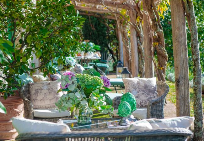 Вилла на Lucca - Villa Gufo The Place to Be. Panoramic Private Pool with a Lucca View and Private Tennis Court Вилла на Lucca - Villa Gufo The Place to Be. Panoramic Private Pool with a Lucca View and Private Tennis Court