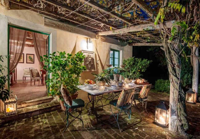 Вилла на Lucca - Villa Gufo The Place to Be. Panoramic Private Pool with a Lucca View and Private Tennis Court Вилла на Lucca - Villa Gufo The Place to Be. Panoramic Private Pool with a Lucca View and Private Tennis Court