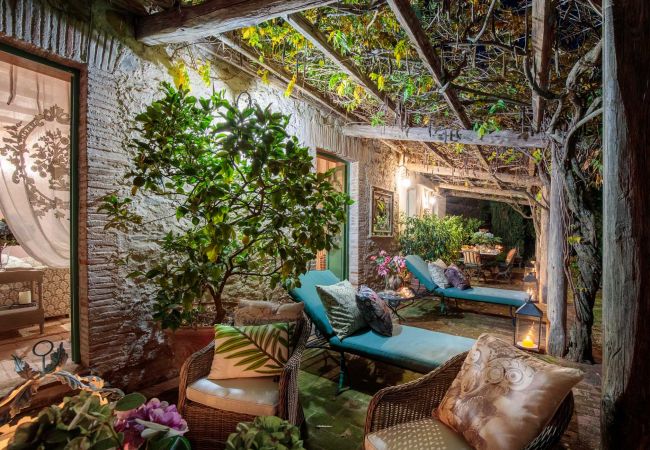 Вилла на Lucca - Villa Gufo The Place to Be. Panoramic Private Pool with a Lucca View and Private Tennis Court Вилла на Lucca - Villa Gufo The Place to Be. Panoramic Private Pool with a Lucca View and Private Tennis Court