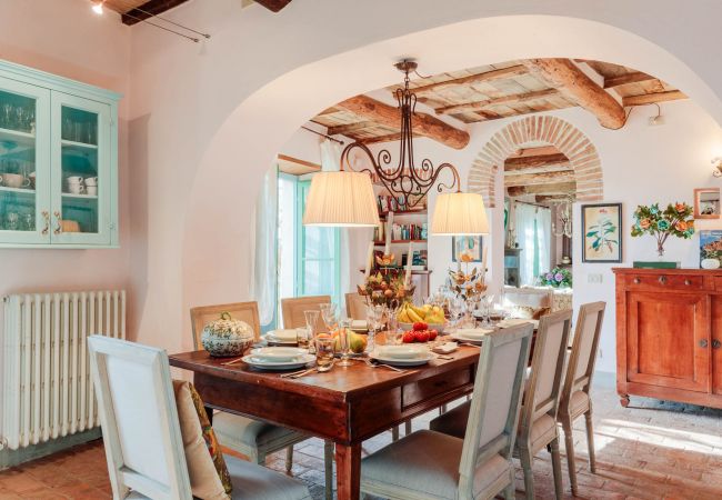 Вилла на Lucca - Villa Gufo The Place to Be. Panoramic Private Pool with a Lucca View and Private Tennis Court Вилла на Lucca - Villa Gufo The Place to Be. Panoramic Private Pool with a Lucca View and Private Tennis Court