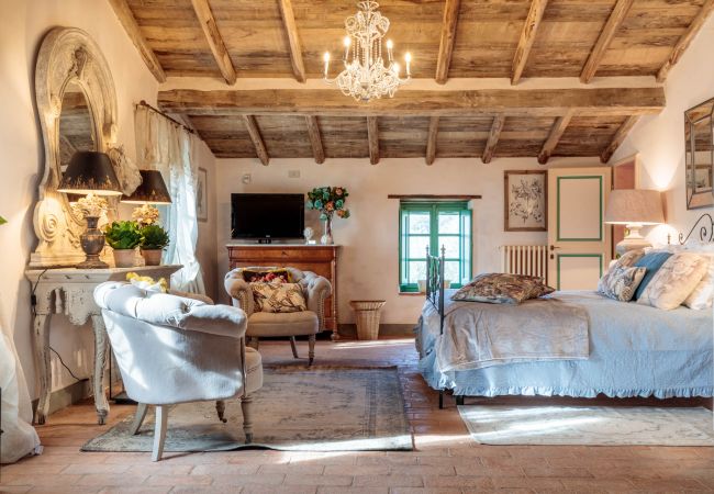 Вилла на Lucca - Villa Gufo The Place to Be. Panoramic Private Pool with a Lucca View and Private Tennis Court Вилла на Lucca - Villa Gufo The Place to Be. Panoramic Private Pool with a Lucca View and Private Tennis Court