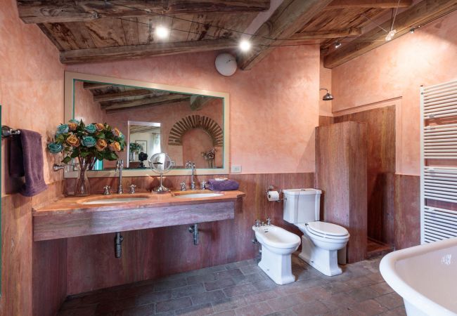 Вилла на Lucca - Villa Gufo The Place to Be. Panoramic Private Pool with a Lucca View and Private Tennis Court Вилла на Lucca - Villa Gufo The Place to Be. Panoramic Private Pool with a Lucca View and Private Tennis Court