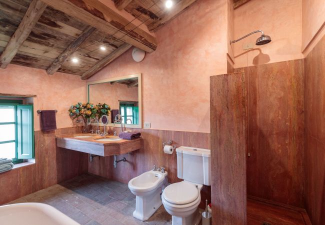 Вилла на Lucca - Villa Gufo The Place to Be. Panoramic Private Pool with a Lucca View and Private Tennis Court Вилла на Lucca - Villa Gufo The Place to Be. Panoramic Private Pool with a Lucca View and Private Tennis Court