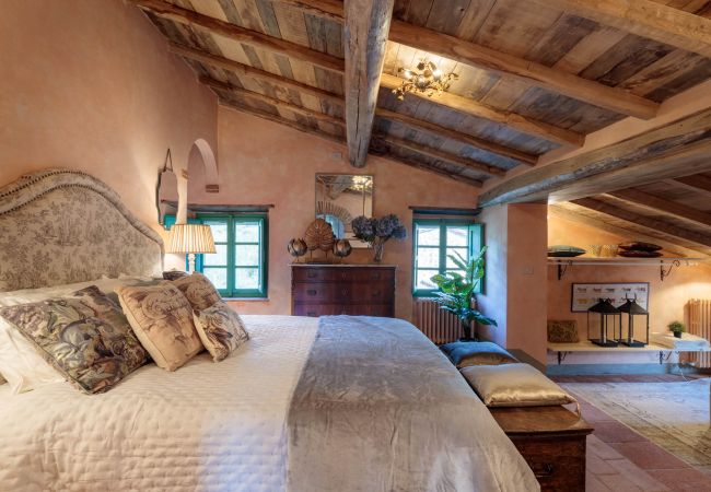 Вилла на Lucca - Villa Gufo The Place to Be. Panoramic Private Pool with a Lucca View and Private Tennis Court Вилла на Lucca - Villa Gufo The Place to Be. Panoramic Private Pool with a Lucca View and Private Tennis Court