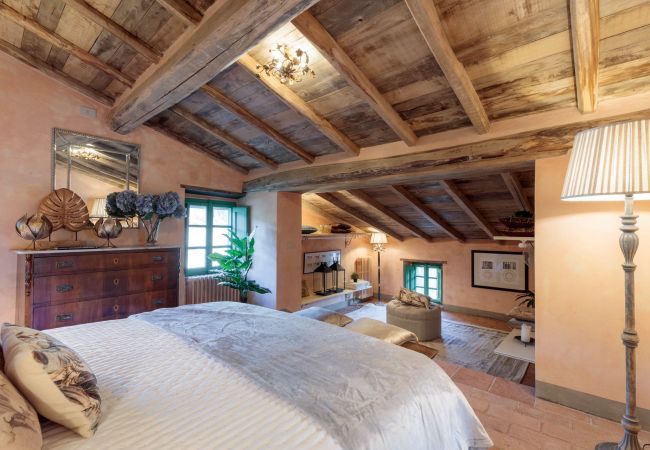 Вилла на Lucca - Villa Gufo The Place to Be. Panoramic Private Pool with a Lucca View and Private Tennis Court Вилла на Lucca - Villa Gufo The Place to Be. Panoramic Private Pool with a Lucca View and Private Tennis Court