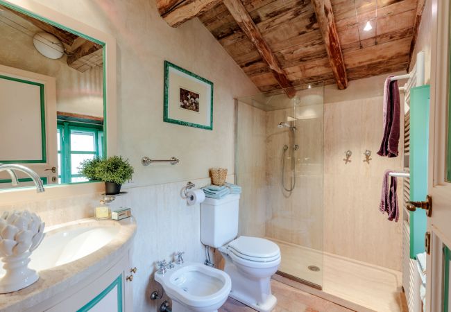 Вилла на Lucca - Villa Gufo The Place to Be. Panoramic Private Pool with a Lucca View and Private Tennis Court Вилла на Lucca - Villa Gufo The Place to Be. Panoramic Private Pool with a Lucca View and Private Tennis Court