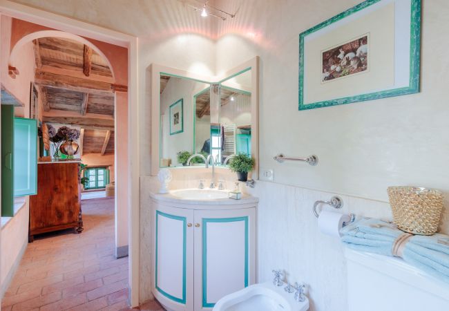 Вилла на Lucca - Villa Gufo The Place to Be. Panoramic Private Pool with a Lucca View and Private Tennis Court Вилла на Lucca - Villa Gufo The Place to Be. Panoramic Private Pool with a Lucca View and Private Tennis Court