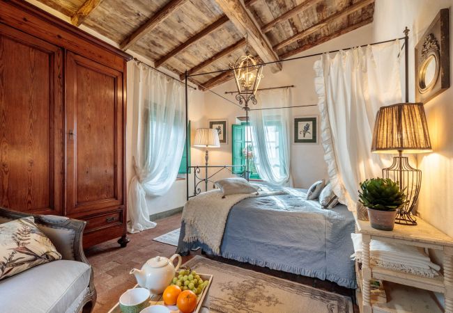 Вилла на Lucca - Villa Gufo The Place to Be. Panoramic Private Pool with a Lucca View and Private Tennis Court Вилла на Lucca - Villa Gufo The Place to Be. Panoramic Private Pool with a Lucca View and Private Tennis Court