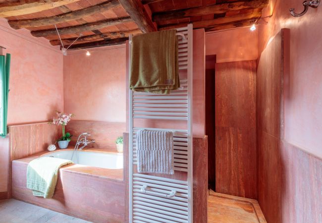 Вилла на Lucca - Villa Gufo The Place to Be. Panoramic Private Pool with a Lucca View and Private Tennis Court Вилла на Lucca - Villa Gufo The Place to Be. Panoramic Private Pool with a Lucca View and Private Tennis Court