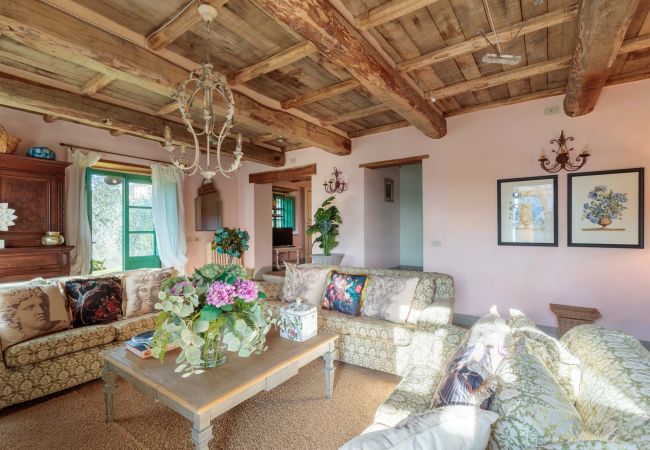 Вилла на Lucca - Villa Gufo The Place to Be. Panoramic Private Pool with a Lucca View and Private Tennis Court Вилла на Lucca - Villa Gufo The Place to Be. Panoramic Private Pool with a Lucca View and Private Tennis Court