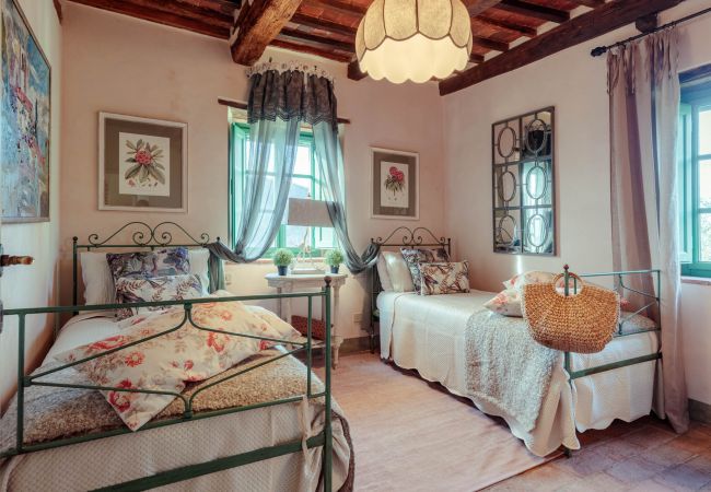 Вилла на Lucca - Villa Gufo The Place to Be. Panoramic Private Pool with a Lucca View and Private Tennis Court Вилла на Lucca - Villa Gufo The Place to Be. Panoramic Private Pool with a Lucca View and Private Tennis Court