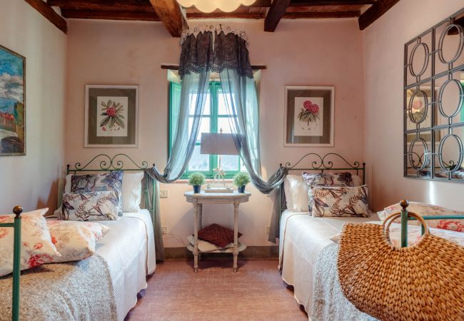 Вилла на Lucca - Villa Gufo The Place to Be. Panoramic Private Pool with a Lucca View and Private Tennis Court Вилла на Lucca - Villa Gufo The Place to Be. Panoramic Private Pool with a Lucca View and Private Tennis Court