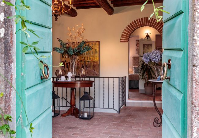 Вилла на Lucca - Villa Gufo The Place to Be. Panoramic Private Pool with a Lucca View and Private Tennis Court Вилла на Lucca - Villa Gufo The Place to Be. Panoramic Private Pool with a Lucca View and Private Tennis Court