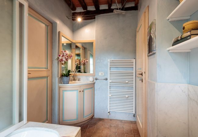 Вилла на Lucca - Villa Gufo The Place to Be. Panoramic Private Pool with a Lucca View and Private Tennis Court Вилла на Lucca - Villa Gufo The Place to Be. Panoramic Private Pool with a Lucca View and Private Tennis Court