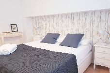 Апартаменты на Валенсия город / Valencia - Lovely 2 Bedroom Wifi AC Flat by the Turia Gardens 