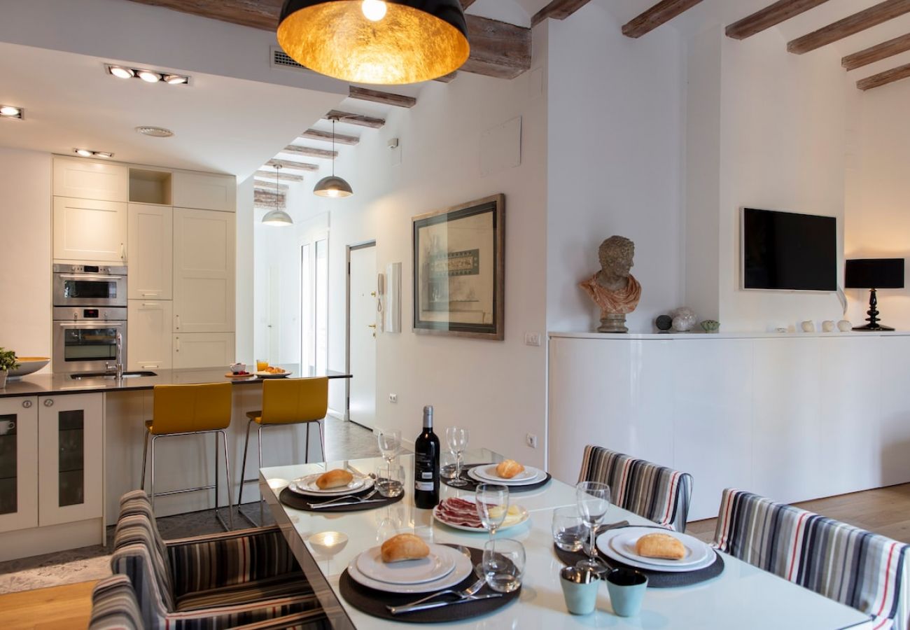 Апартаменты на Валенсия город / Valencia - Suite Casco Antiguo | 4 Viajeros | AC WiFi | Exclusivo