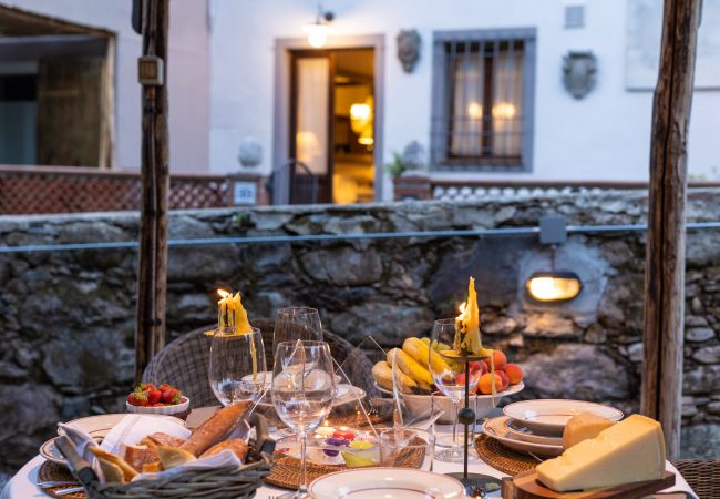 Вилла на Vorno - RIO DELLE FATE, a Fairytale Home along the Stream in Vorno, Lucca Вилла на Vorno - RIO DELLE FATE, a Fairytale Home along the Stream in Vorno, Lucca