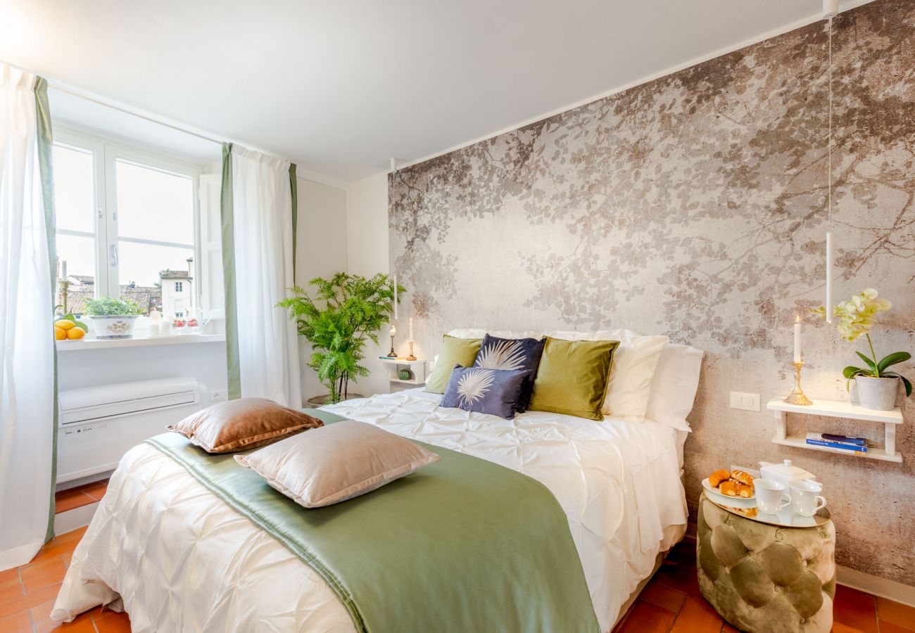 Апартаменты на Lucca - A Million Dollar's View: the Lucca Colosseum. Luxury 1 bedroom 1 Bathroom Apartment Апартаменты на Lucca - A Million Dollar's View: the Lucca Colosseum. Luxury 1 bedroom 1 Bathroom Apartment