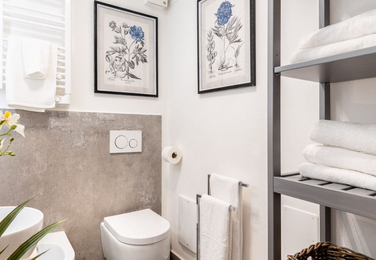 Апартаменты на Lucca - A Million Dollar's View: the Lucca Colosseum. Luxury 1 bedroom 1 Bathroom Apartment Апартаменты на Lucca - A Million Dollar's View: the Lucca Colosseum. Luxury 1 bedroom 1 Bathroom Apartment