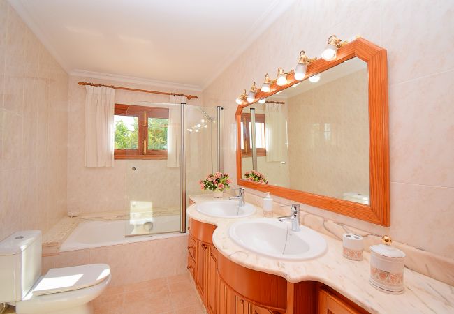 Особняк на Campanet - Can Nina 198 tradicional finca con piscina privada, terraza, barbacoa y WiFi Особняк на Campanet - Can Nina 198 tradicional finca con piscina privada, terraza, barbacoa y WiFi