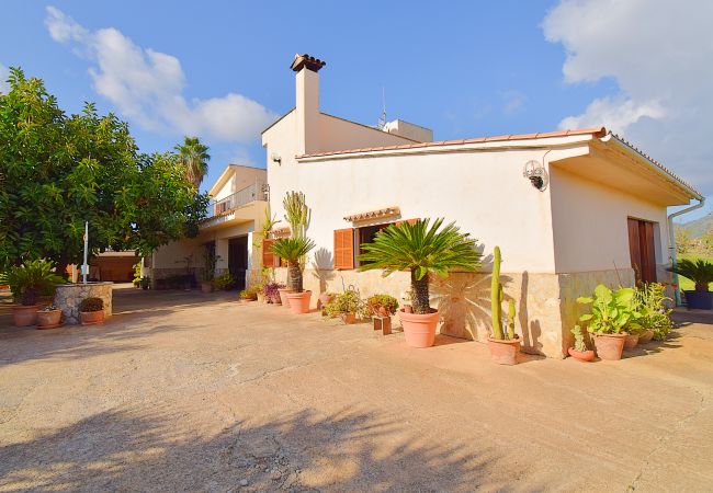 Особняк на Campanet - Can Nina 198 tradicional finca con piscina privada, terraza, barbacoa y WiFi Особняк на Campanet - Can Nina 198 tradicional finca con piscina privada, terraza, barbacoa y WiFi