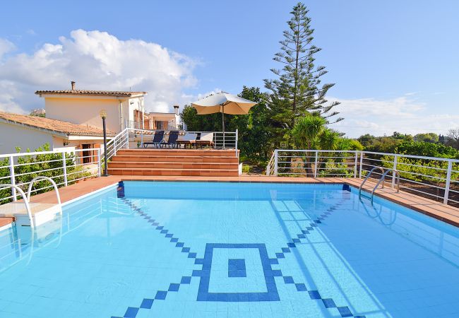 Особняк на Campanet - Can Nina 198 tradicional finca con piscina privada, terraza, barbacoa y WiFi Особняк на Campanet - Can Nina 198 tradicional finca con piscina privada, terraza, barbacoa y WiFi