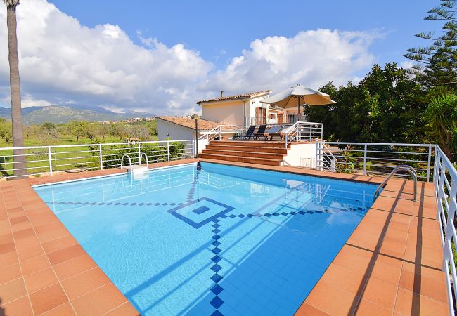 Особняк на Campanet - Can Nina 198 tradicional finca con piscina privada, terraza, barbacoa y WiFi Особняк на Campanet - Can Nina 198 tradicional finca con piscina privada, terraza, barbacoa y WiFi