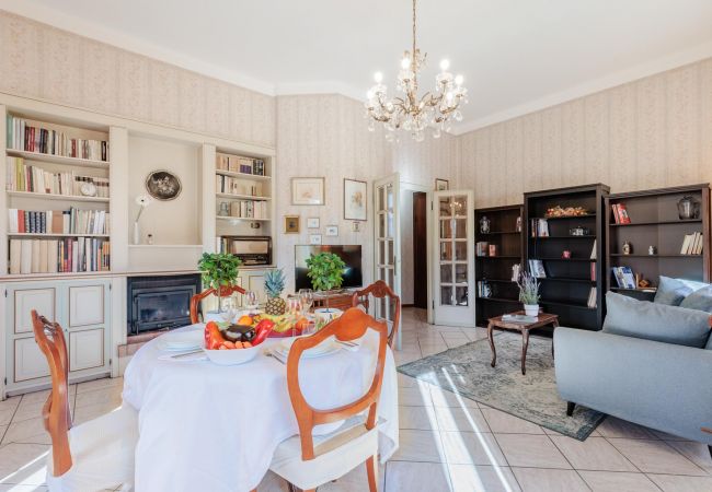 Апартаменты на Lucca - Simple Convenient 3 bedrooms apartment + parking Апартаменты на Lucca - Simple Convenient 3 bedrooms apartment + parking