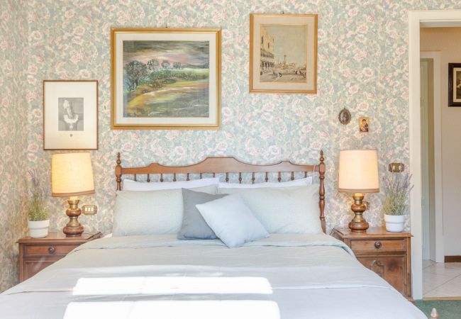 Апартаменты на Lucca - Simple Convenient 3 bedrooms apartment + parking Апартаменты на Lucca - Simple Convenient 3 bedrooms apartment + parking