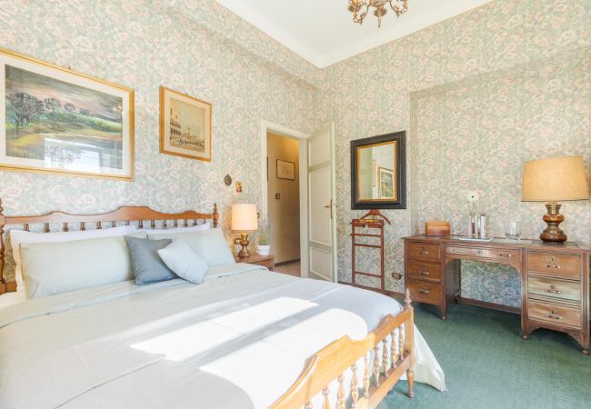 Апартаменты на Lucca - Simple Convenient 3 bedrooms apartment + parking Апартаменты на Lucca - Simple Convenient 3 bedrooms apartment + parking