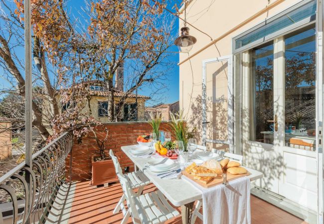 Апартаменты на Lucca - Simple Convenient 3 bedrooms apartment + parking Апартаменты на Lucca - Simple Convenient 3 bedrooms apartment + parking