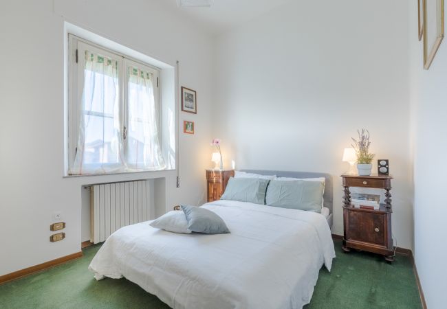 Апартаменты на Lucca - Simple Convenient 3 bedrooms apartment + parking Апартаменты на Lucca - Simple Convenient 3 bedrooms apartment + parking