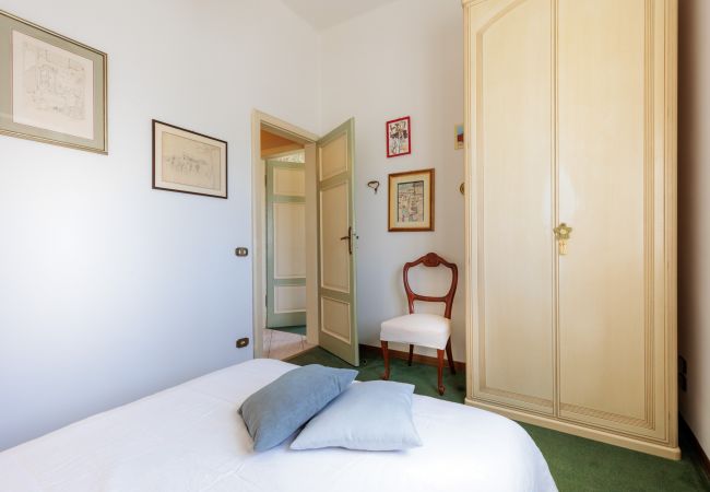 Апартаменты на Lucca - Simple Convenient 3 bedrooms apartment + parking Апартаменты на Lucca - Simple Convenient 3 bedrooms apartment + parking