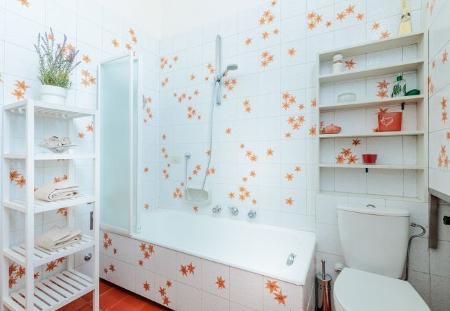 Апартаменты на Lucca - Simple Convenient 3 bedrooms apartment + parking Апартаменты на Lucca - Simple Convenient 3 bedrooms apartment + parking