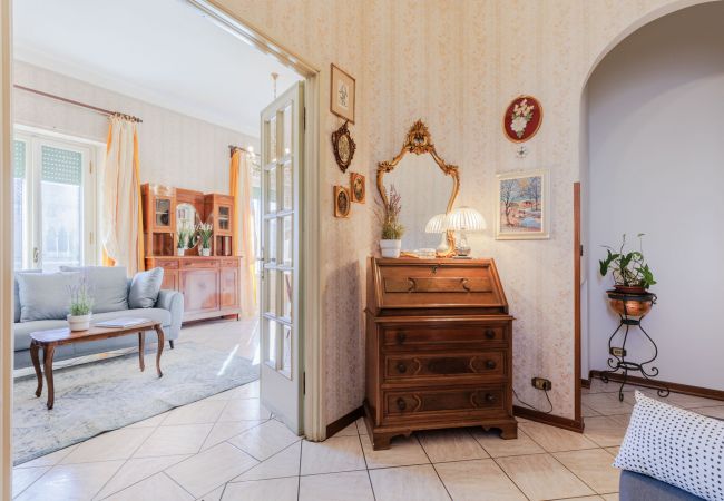 Апартаменты на Lucca - Simple Convenient 3 bedrooms apartment + parking Апартаменты на Lucca - Simple Convenient 3 bedrooms apartment + parking