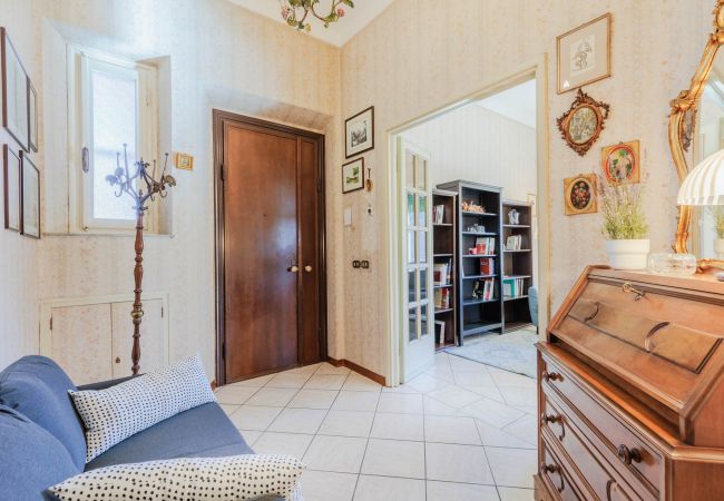 Апартаменты на Lucca - Simple Convenient 3 bedrooms apartment + parking Апартаменты на Lucca - Simple Convenient 3 bedrooms apartment + parking