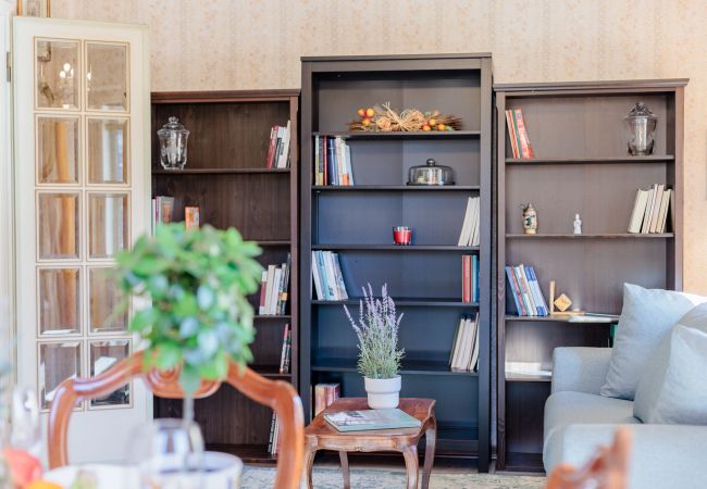 Апартаменты на Lucca - Simple Convenient 3 bedrooms apartment + parking Апартаменты на Lucca - Simple Convenient 3 bedrooms apartment + parking