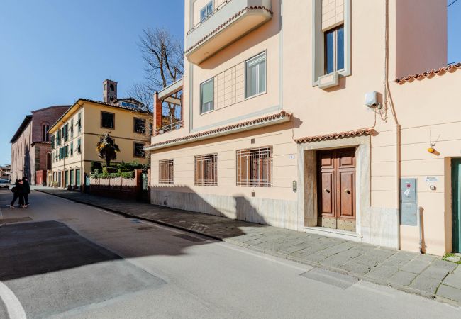 Апартаменты на Lucca - Simple Convenient 3 bedrooms apartment + parking Апартаменты на Lucca - Simple Convenient 3 bedrooms apartment + parking