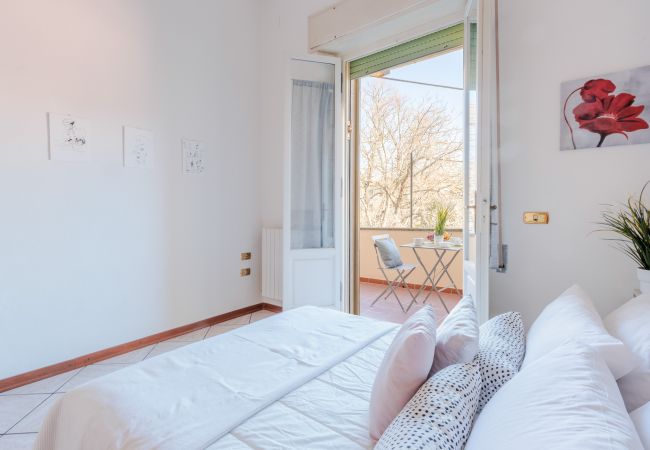 Апартаменты на Lucca - Simple Convenient 3 bedrooms apartment + parking Апартаменты на Lucca - Simple Convenient 3 bedrooms apartment + parking