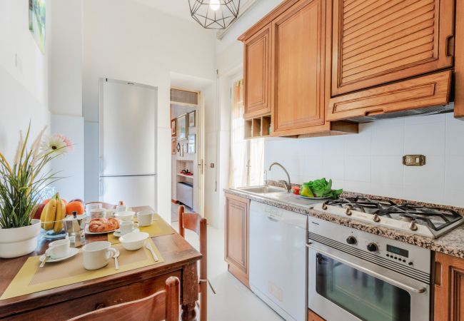 Апартаменты на Lucca - Simple Convenient 3 bedrooms apartment + parking Апартаменты на Lucca - Simple Convenient 3 bedrooms apartment + parking