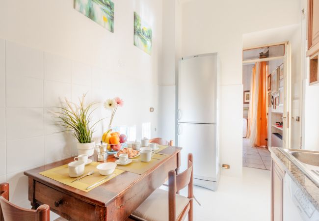 Апартаменты на Lucca - Simple Convenient 3 bedrooms apartment + parking Апартаменты на Lucca - Simple Convenient 3 bedrooms apartment + parking